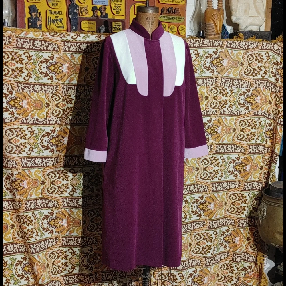 VTG old lady crap robe